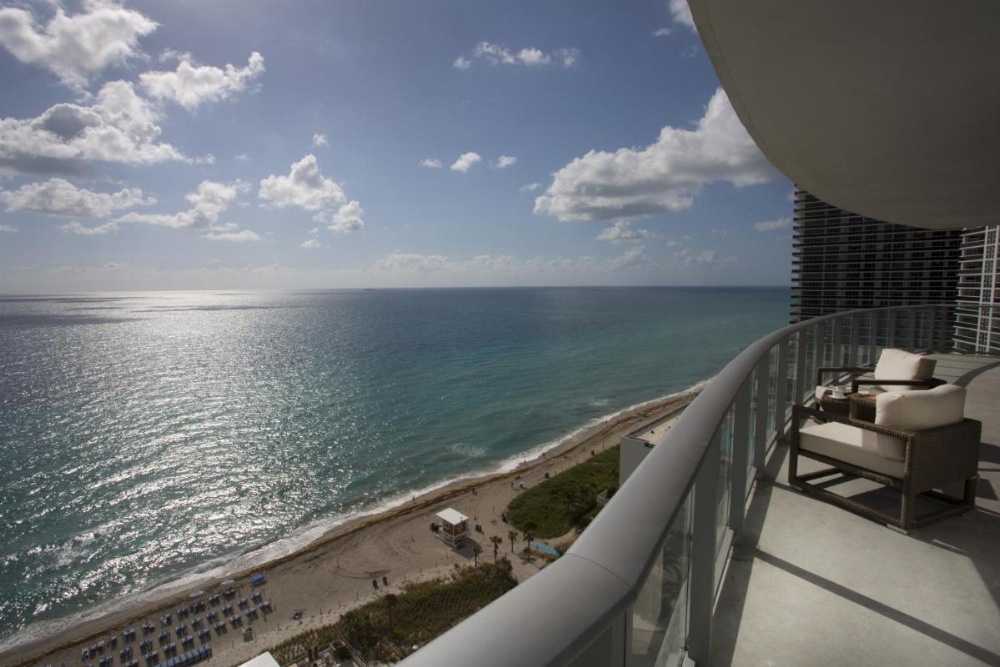 Hyde Resort & Residences Image 13